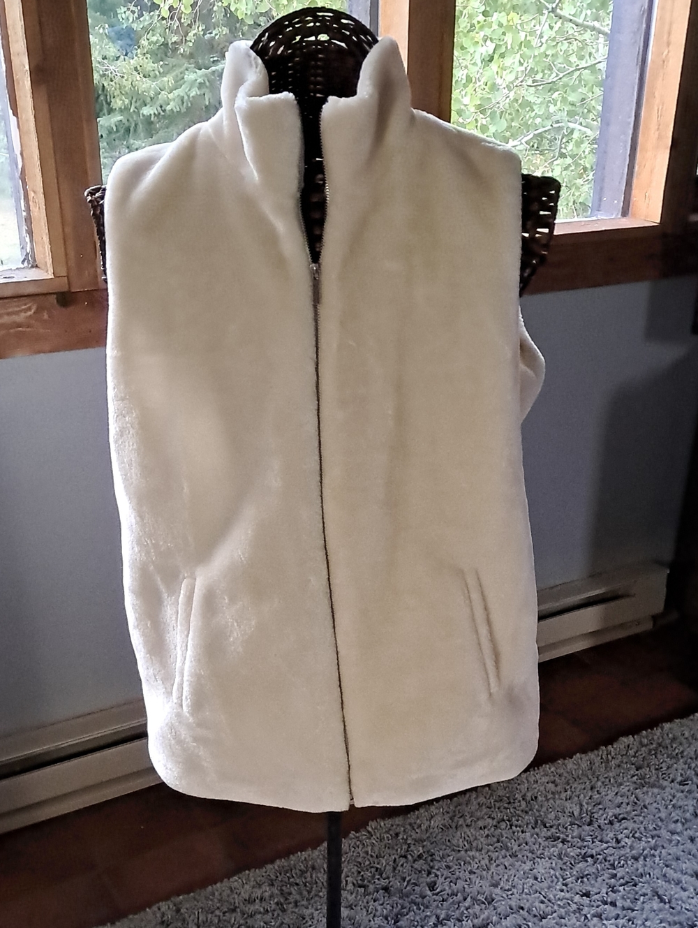 Liz Claiborne Off-White Fleece Zip-Up Vest
